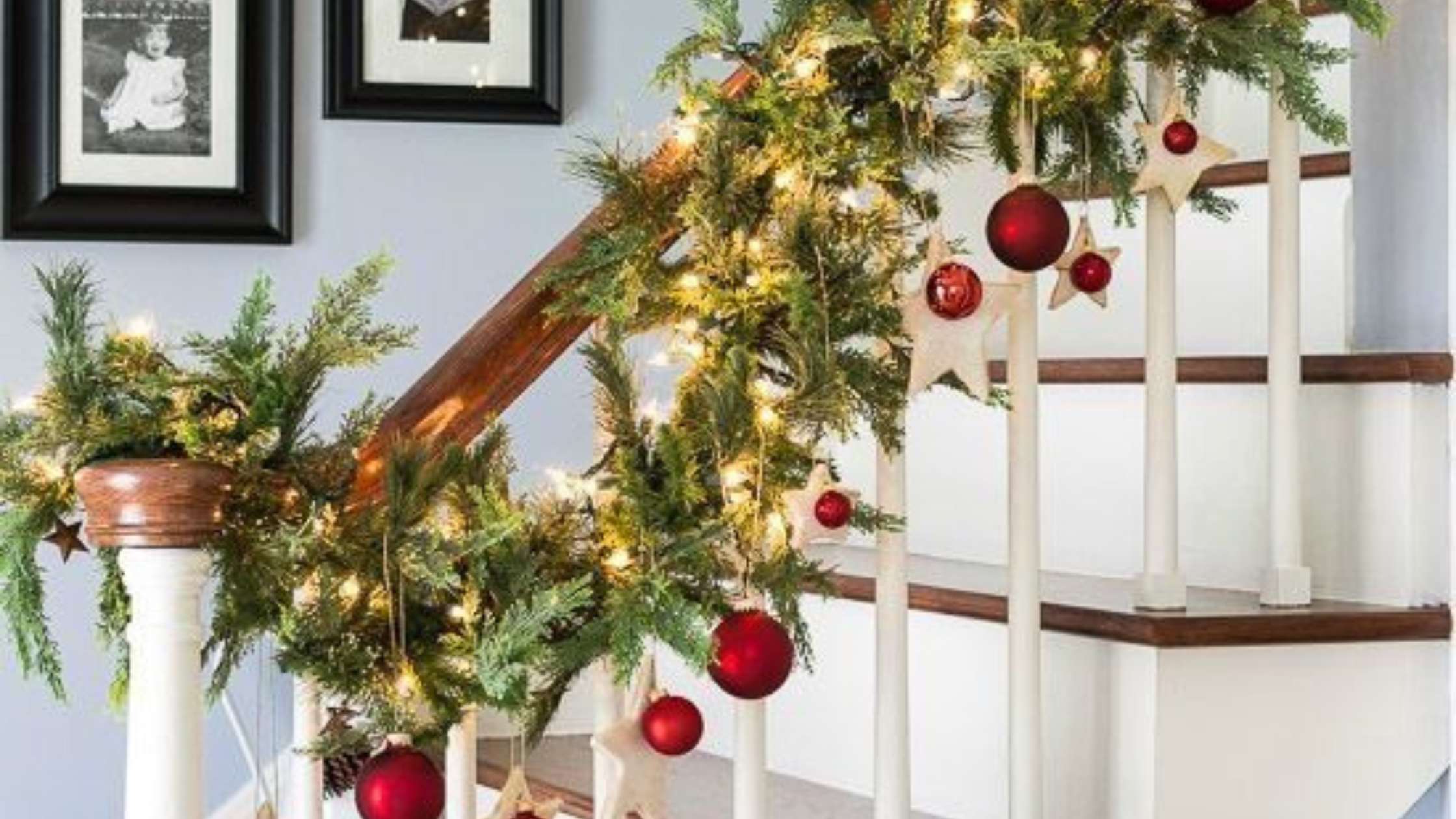 7 ideias que você deveria saber sobre como decorar sua casa com enfeites de Natal na escada